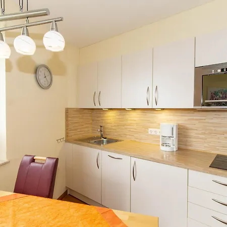 Lord Nelson 411 Apartman *